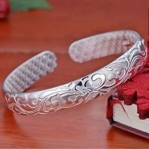 Elegant .999 Silver Cuff Bracelet with floral design